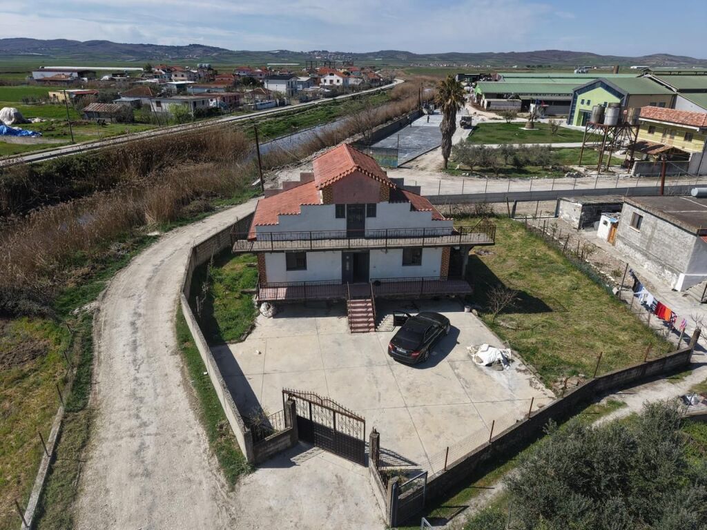 Super Okazion, Vile 2 Kateshe+ Ullishte Per Shitje, Lushnje