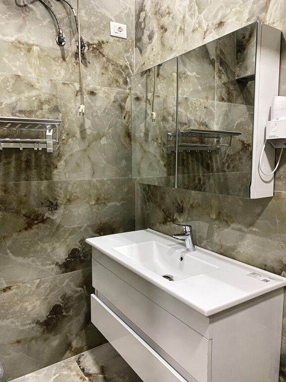In Affitto: Appartamento 1+1 + posto auto con Ingresso e Cortile Privato – Giardino Zoologico