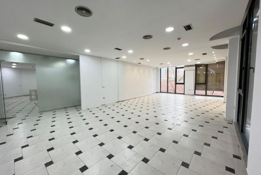 Ne Myslym Shyr Jepet Ambient Me Qira Per Klinike Me Cmim Okazion 9.5 €/m²! 2,000€/muaj QiraSuper Çmim