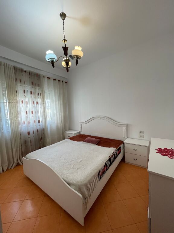 1+1 in affitto in Via Elbasanit