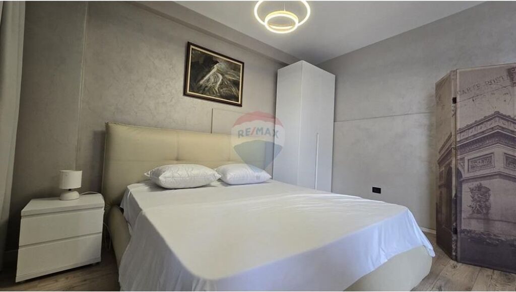 Appartamento 2 +1+2 in Piazza Skenderbej