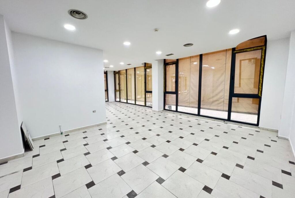 Ne Myslym Shyr Jepet Ambient Me Qira Per Klinike Me Cmim Okazion 9.5 €/m²! 2,000€/muaj QiraSuper Çmim