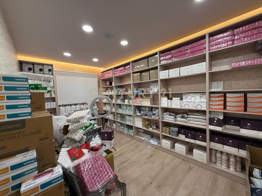 FOR RENT, COMMERCIAL SPACE ON THE STREET IRFAN TOMINI