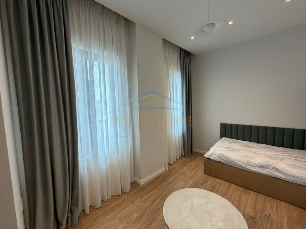 Qira, Apartament 2+1+Post Parkimi, Rruga e Barrikadave, Tiranë.