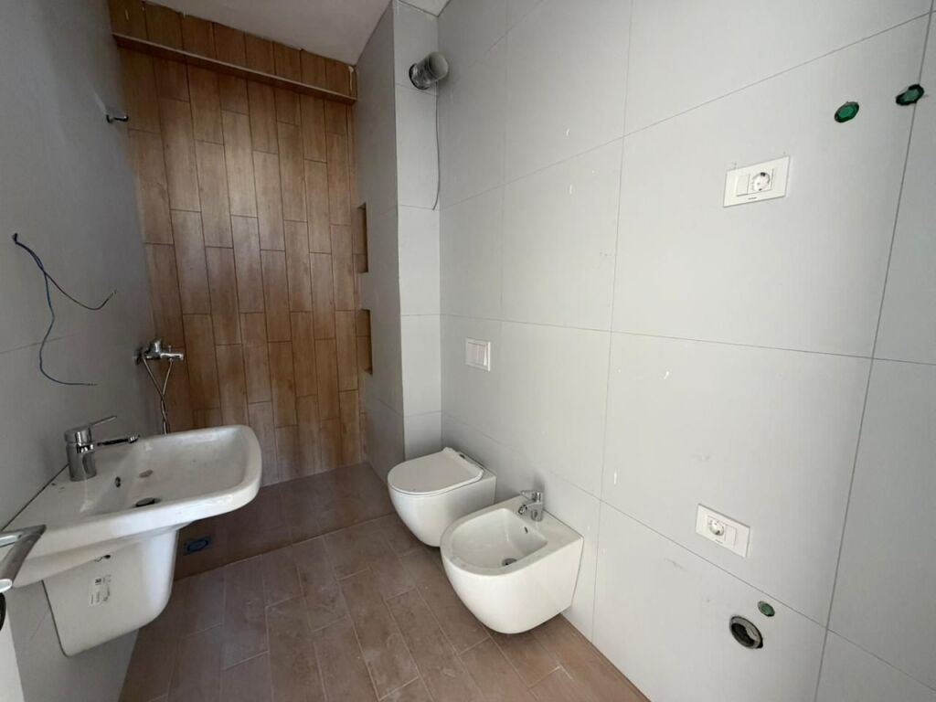 Appartamento 3+1 in affitto al Golden Tower 3 in Via Mine Peza.