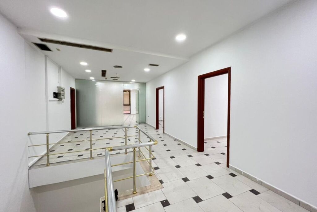 Ne Myslym Shyr Jepet Ambient Me Qira Per Klinike Me Cmim Okazion 9.5 €/m²! 2,000€/muaj QiraSuper Çmim