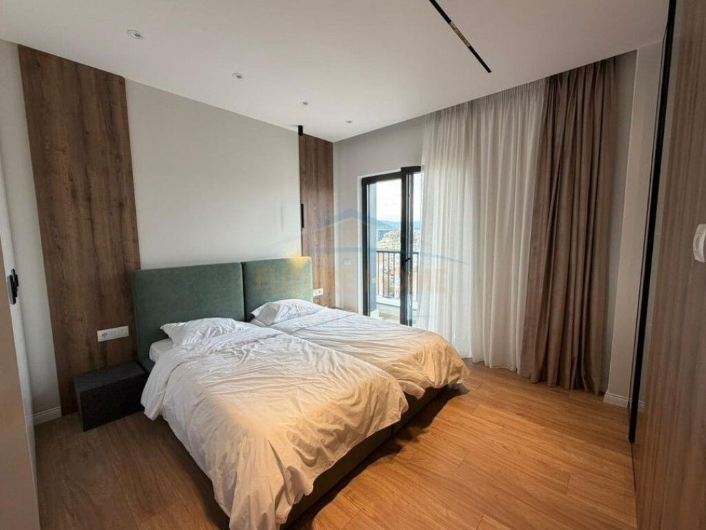 Qira, Apartament 2+1+Post Parkimi, Rruga e Barrikadave, Tiranë.