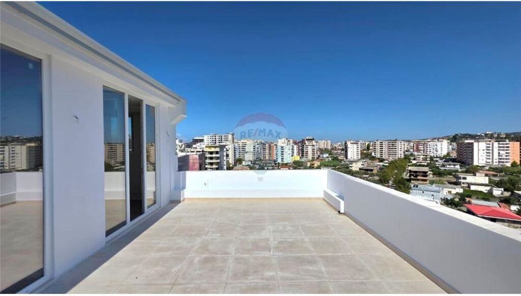 🏡 Penthouse / Papafingo for Sale – Lungomare, Vlorë