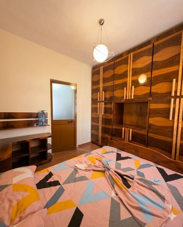 Qira 1+1, Garda, Tiranë