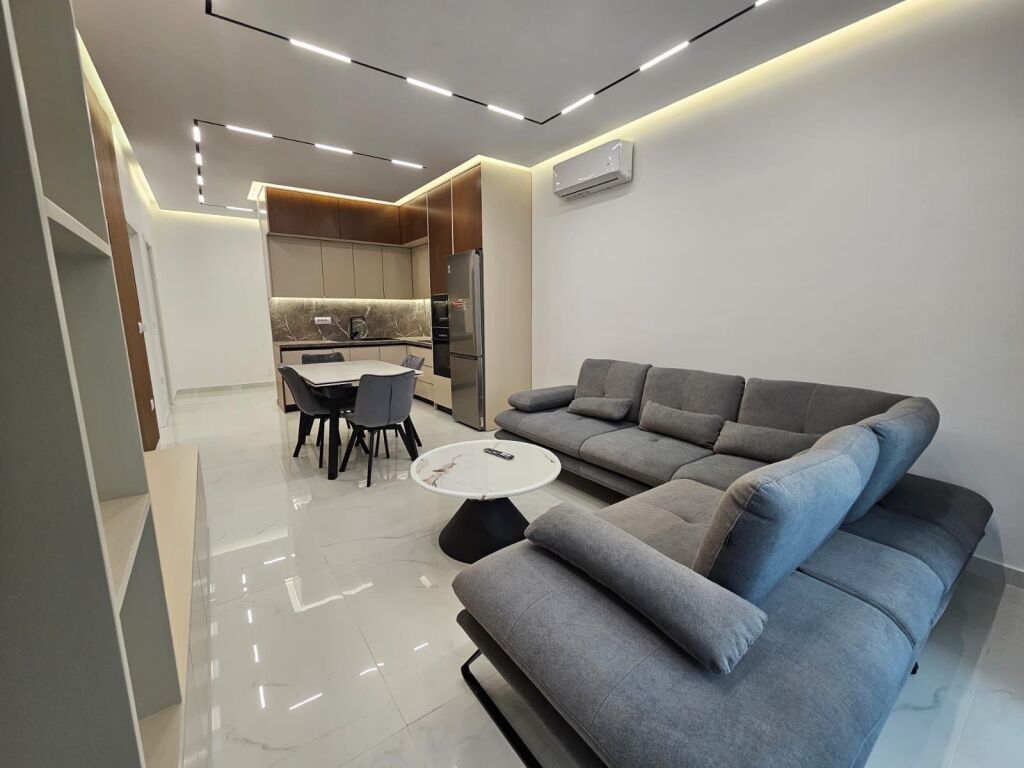 Apartament me qera  dhe parking tek zogu i zi