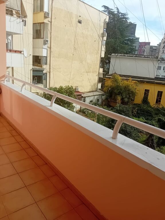 Apartament 1+1 me qera tek Stadiumi Air Albania