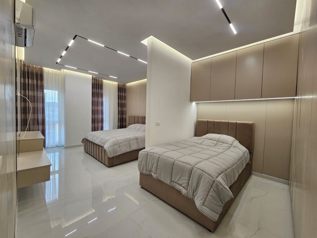 Apartament me qera  dhe parking tek zogu i zi