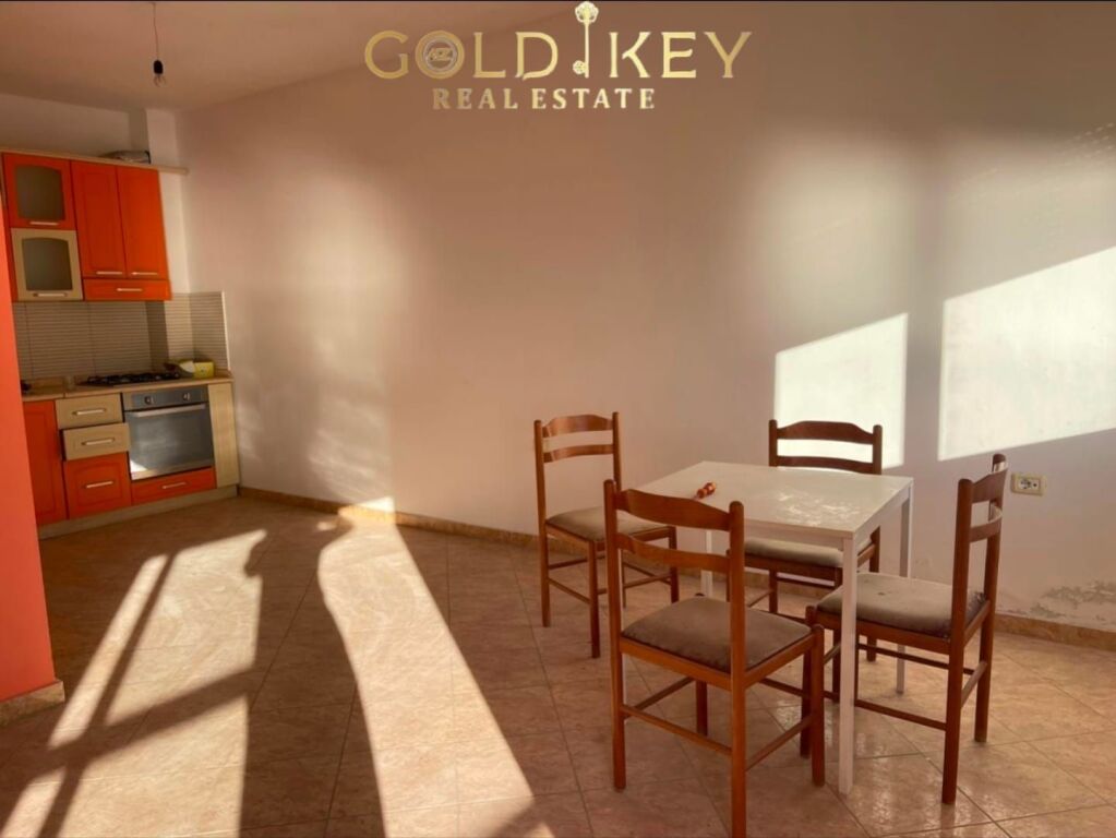 🏠 Shitet Apartament 2+1 (mundesi konvertimi ne 2 apartamenti 1+1)
