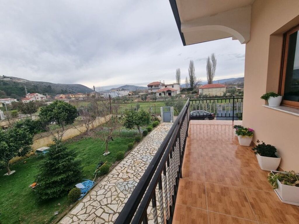 Villa for sale near the former Frutorja, Lezhë