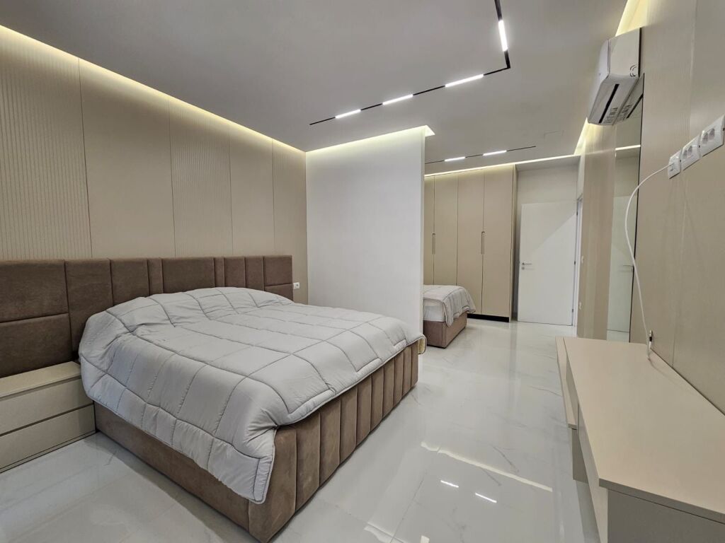 Apartament me qera  dhe parking tek zogu i zi