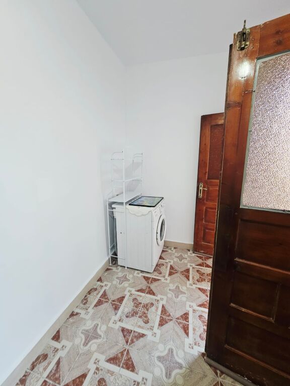 Jepen me qera super apartamente 1+1 prane Semaforit 1 te  Kënetë