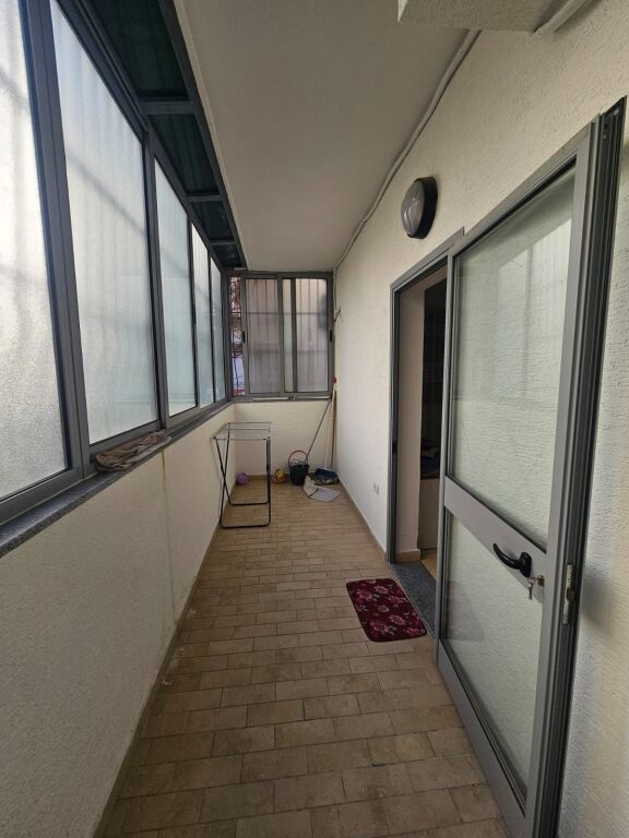 Jepen me qera super apartamente 1+1 prane Semaforit 1 te  Kënetë