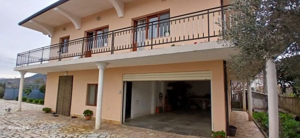 Villa for sale near the former Frutorja, Lezhë