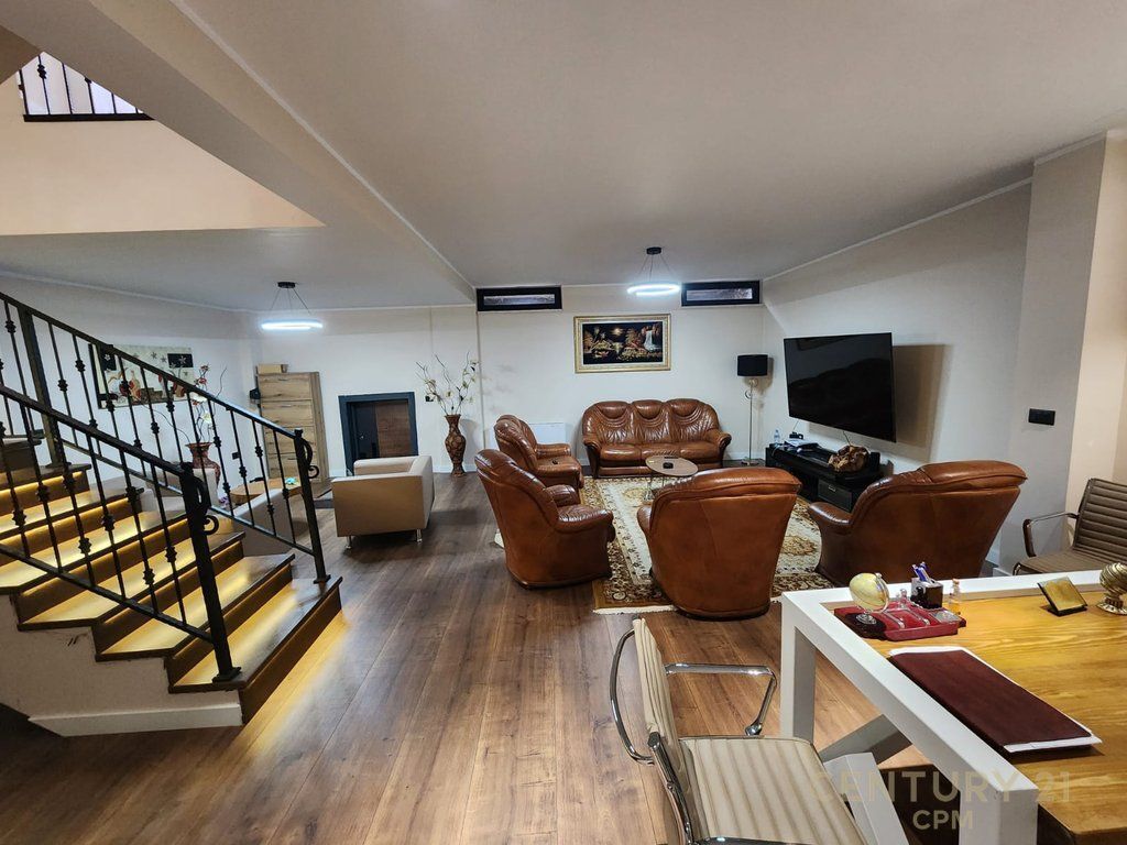 In vendita Triplex 3+2 4 bagni + 3 posti auto – Grey Stone 2 Residence, Lago Secco, Tirana