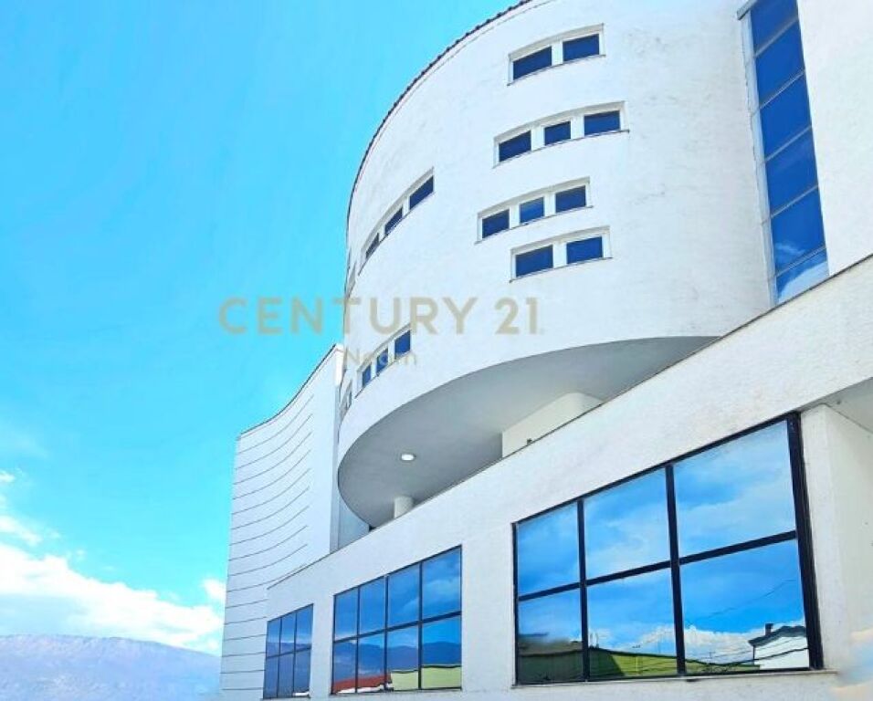Edificio commerciale in affitto – spazio ampio e flessibile