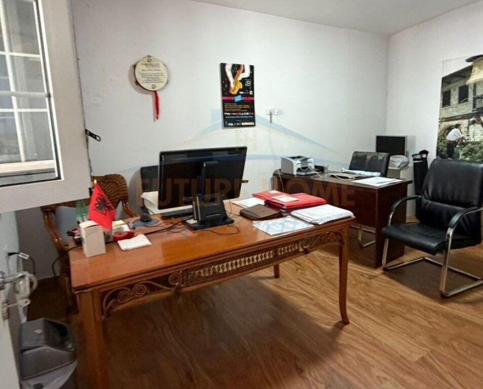 Qera, Apartament 2+1 për zyra, Qendër, Tiranë.