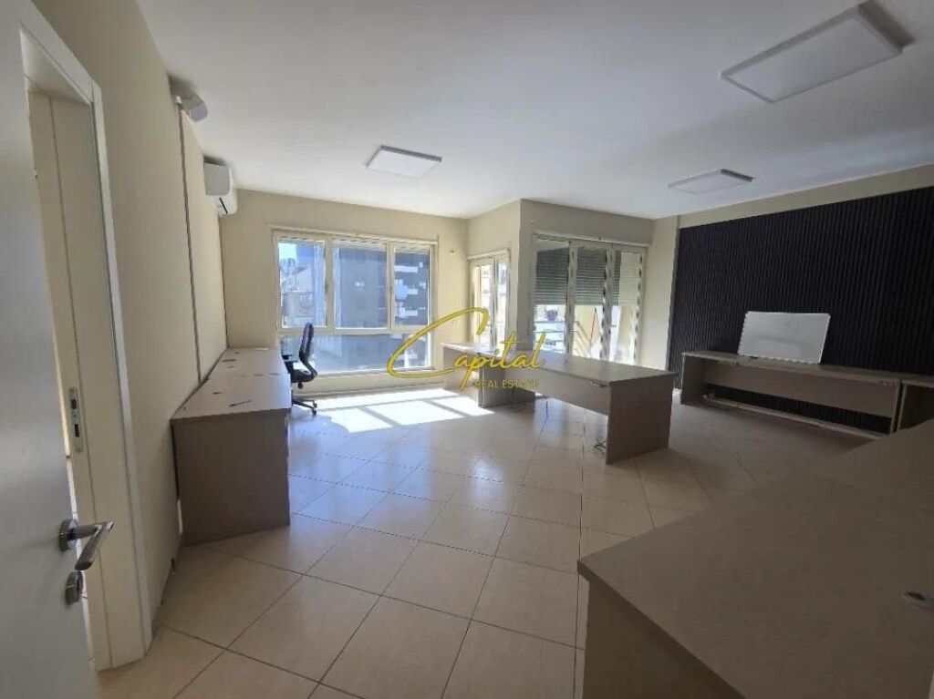 ZYRE ME QIRA 140 M2 ISH STACIONI TRENIT 1.100 EURO