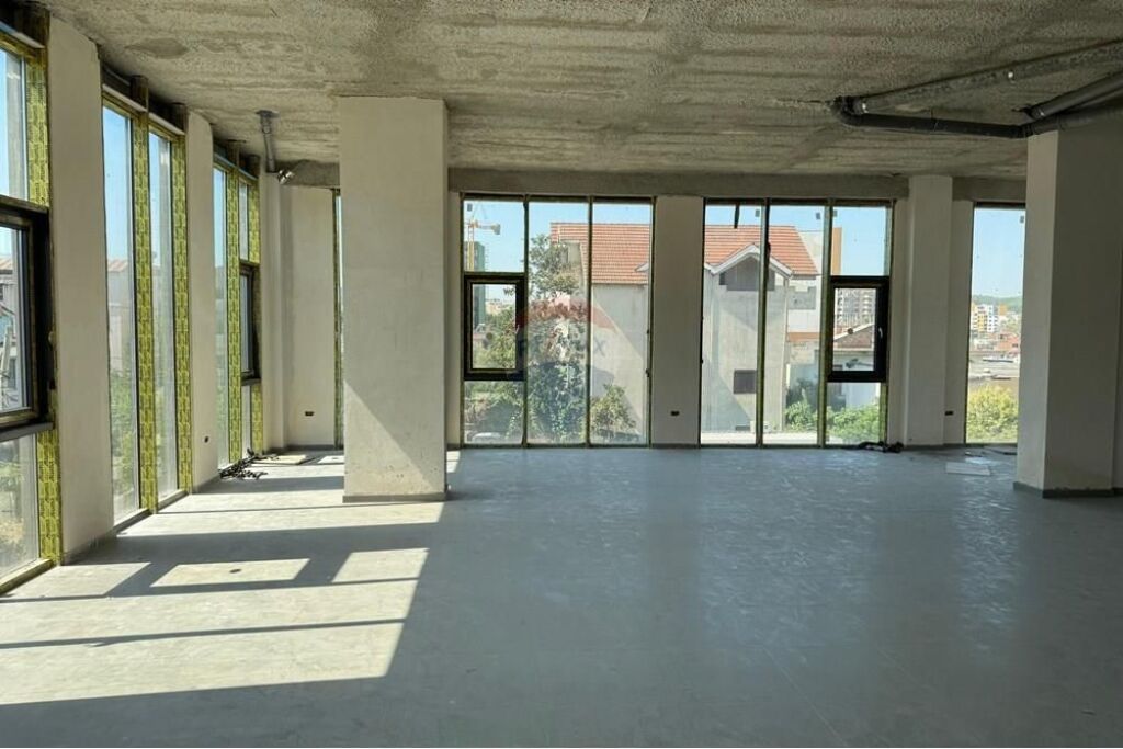 BUSINESS PREMISES FOR RENT ON DRITAN HOXHA STREET