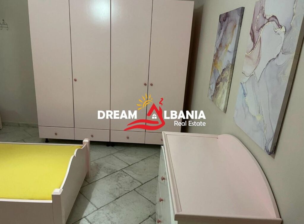 Kat vile me qera ,ne rrugen ,Qemal Stafa prane ,shkolles se Kuqe ne Tirane (ID4251140)
