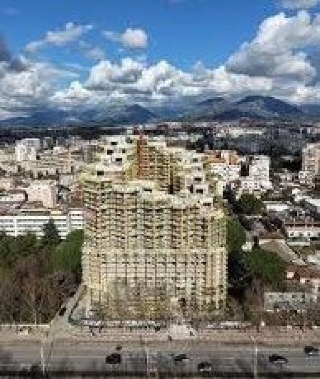 Shitet Apartament 1+1 tek Colonnade