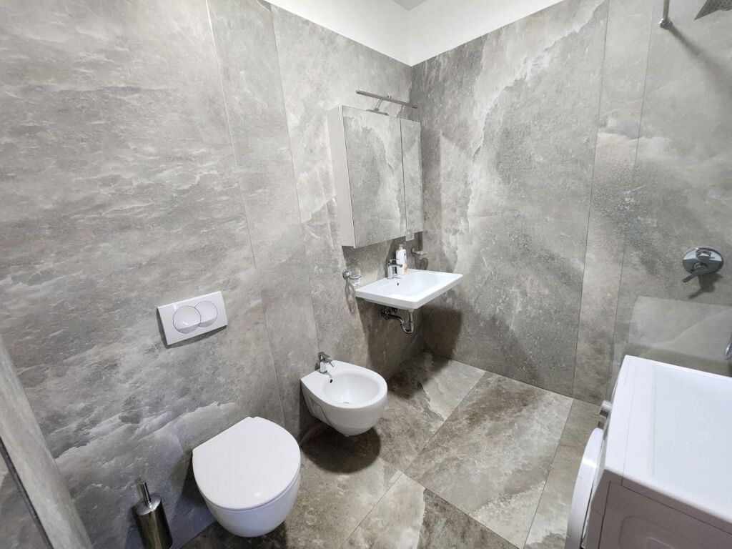 APARTAMENT me qera 🛋️2+1 📍Tek Selvia Rruga Siri Kodra💸Cmimi 75000 Leke