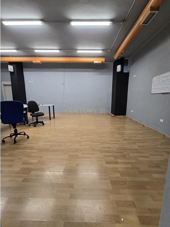 Locale in Vendita a Durrës, vicino a Via Mujo Ulqinaku (1200 Euro/m2) !