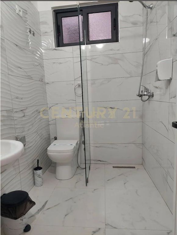 Affittasi hotel funzionale nella zona di Shkëmbi di Kavaja, Durrës, a soli 300 m dal mare