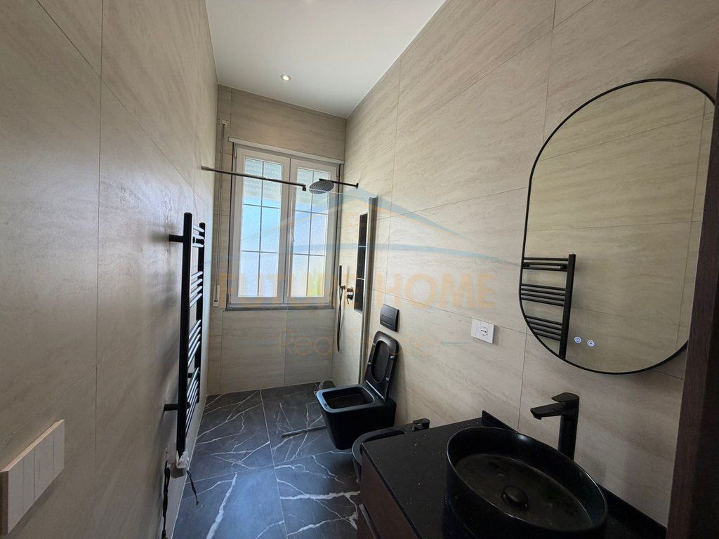 Shitet, Apartament 2+1+2, Qendër, Durrës