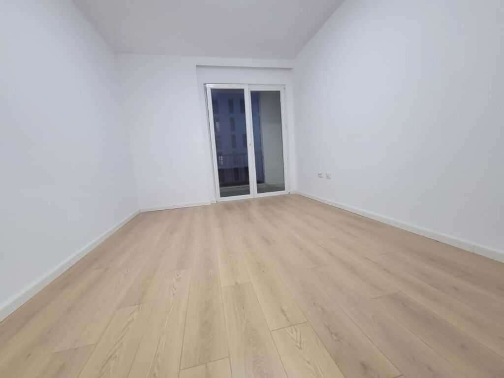 Apartament 2+1+2+Parkim me qera Kombinat