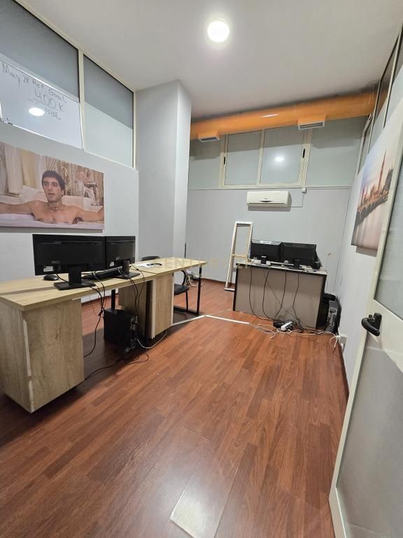 Locale in Vendita a Durrës, vicino a Via Mujo Ulqinaku (1200 Euro/m2) !