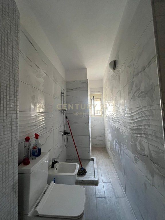 Shitet Apartament 1+1,Ish Rajoni Durres!!