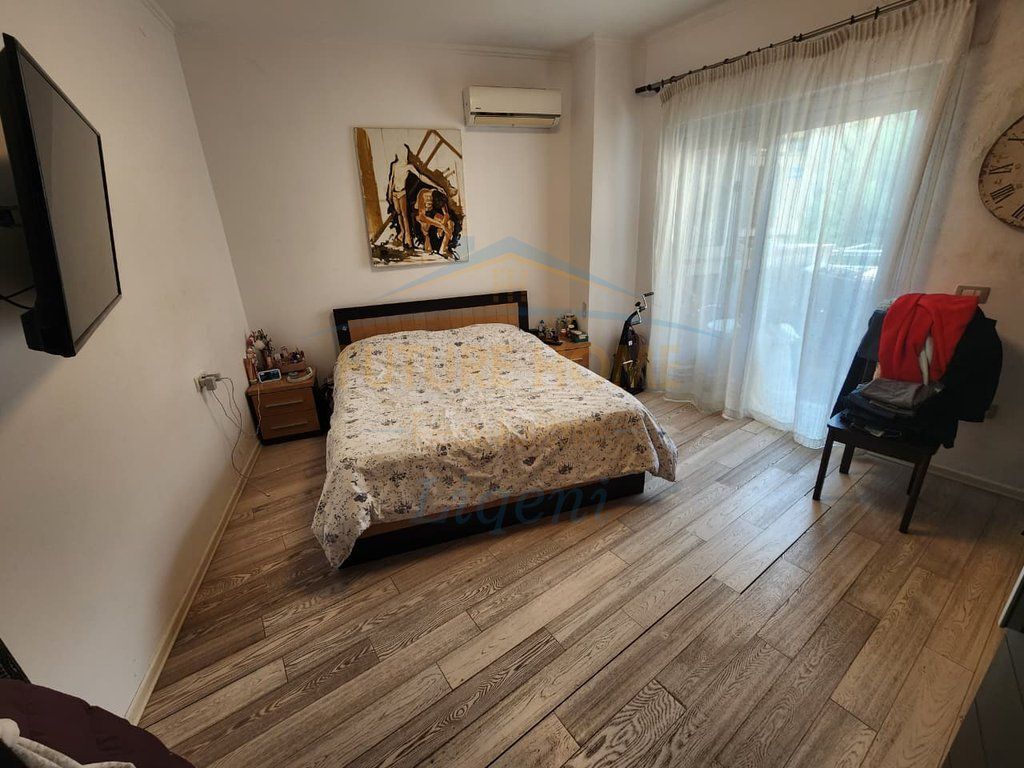 Shitet apartament 3+1+post parkimi , Liqeni i thate 138m2