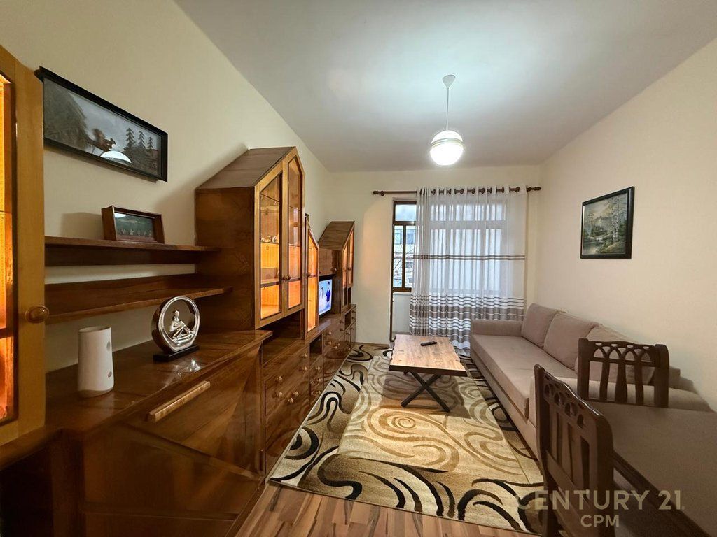 APARTAMENT 1+1 ME QIRA PRANE GARDES  NE TIRANE TE RE