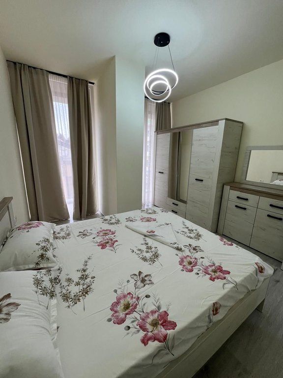 RRUGA RIZA CEROVA, SHESIM APARTAMENT 1+1+POST PARKIMI