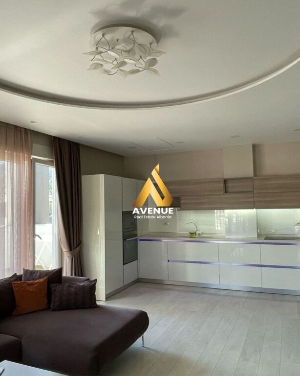 JEPET ME QERA APARTAMENT 3+1+2, LIQENI I THATË, TIRANË