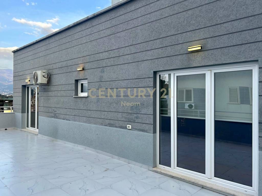 PENTHOUSE 3+1 ME QIRA PRANË KOPSHTIT ZOOLOGJIK