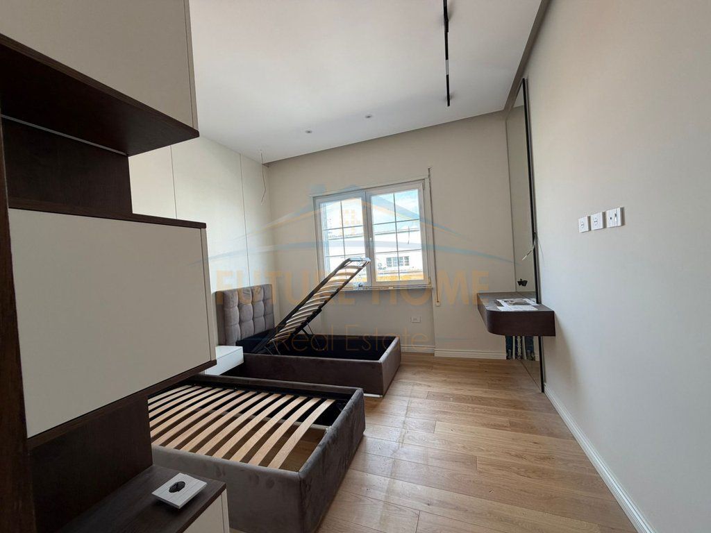 Shitet, Apartament 2+1+2, Qendër, Durrës