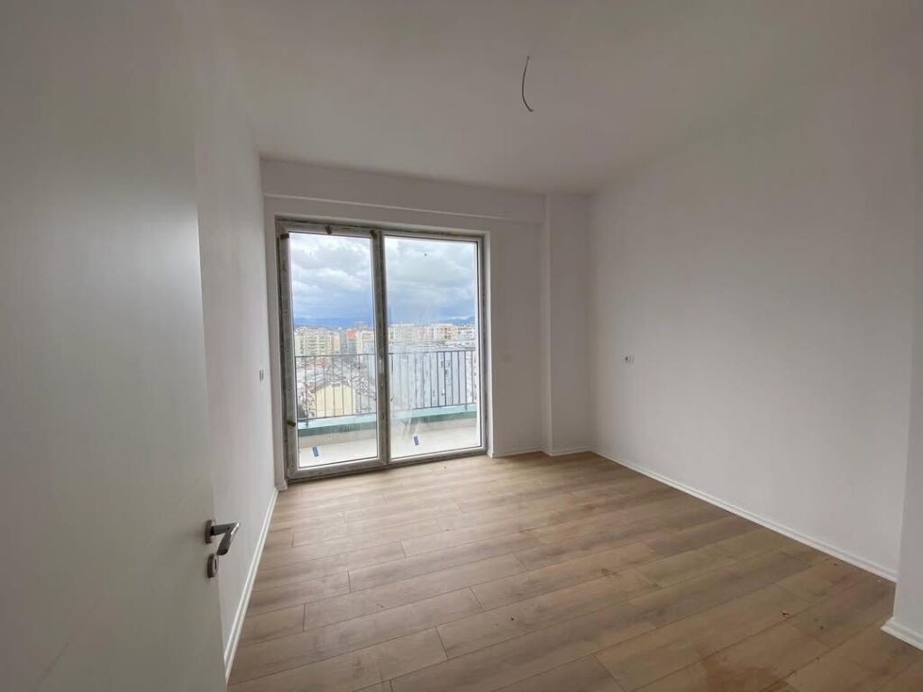 Shitet apartament 3+1📍Komuna e Parisit
