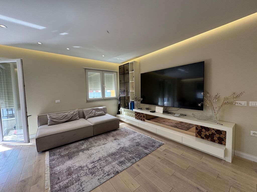 ASTIR APARTAMENT 2+1+2 PER SHITJE!