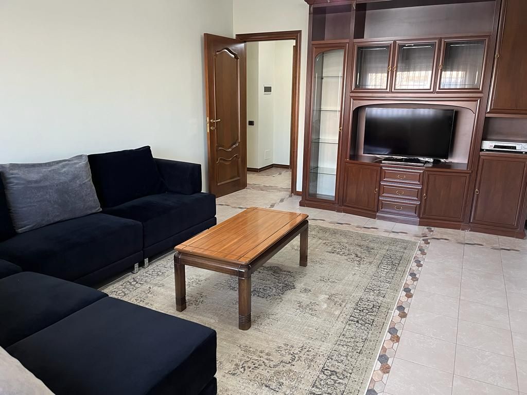 Shitet apartament 1+1 Shkolla Bajram Curri 95.000 Euro