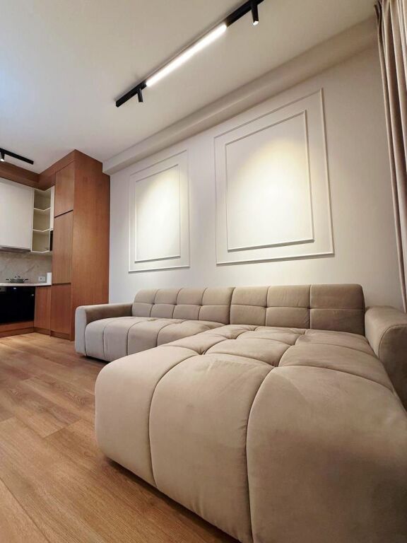 Rruga Kavajes sapo Kalon Pallatin me Shigjeta!  Shesim super apartament! 1+1