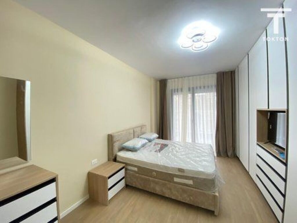 QIRA, APARTAMENT 2+1+2 &amp; VERANDË LIQENI I THATË, TIRANË