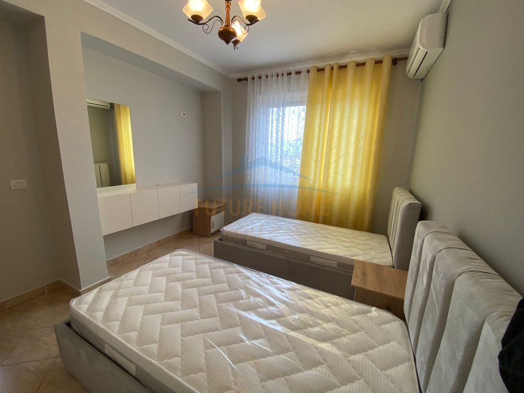 Disponojme Apartament 2+1, Unaza e Re (Pranë Hotel El Sahara)