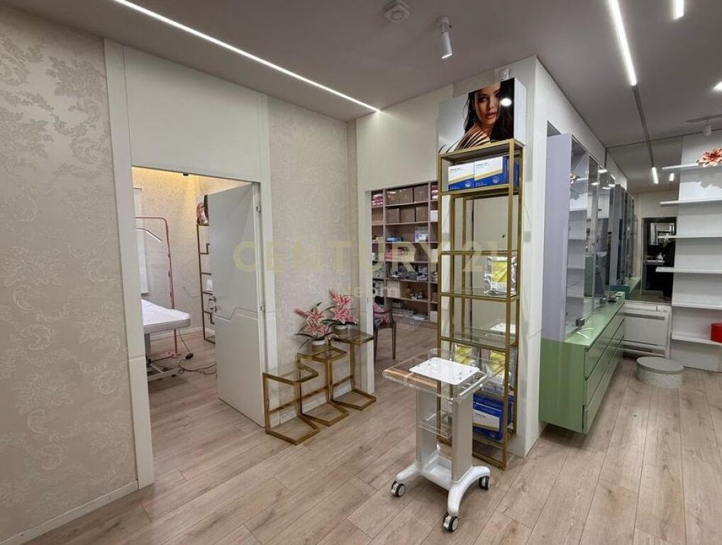 Spazio Commerciale in Affitto