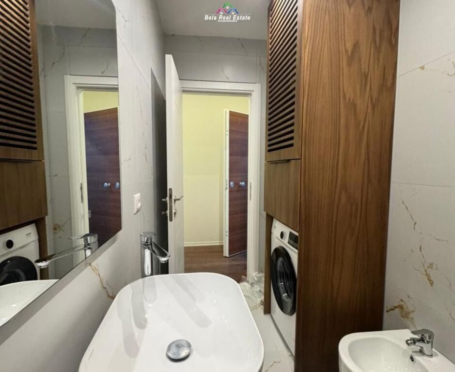 Appartamento In Affitto 2+1 A Xhamllik (ID B2201715) Tirana